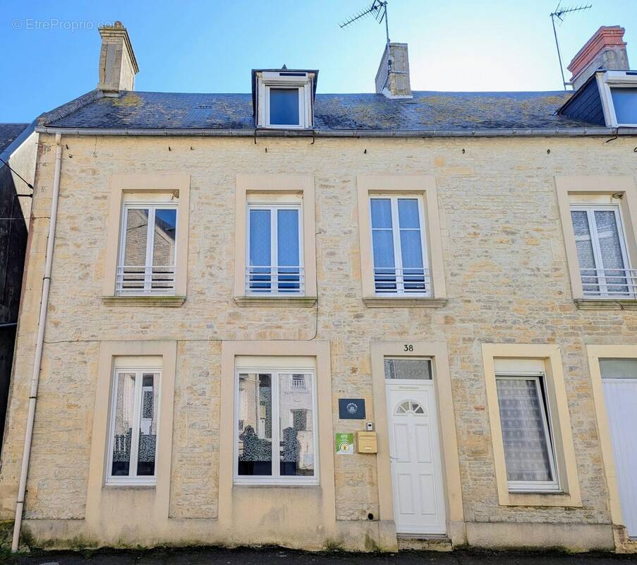 façade - Maison à GRANDCAMP-MAISY