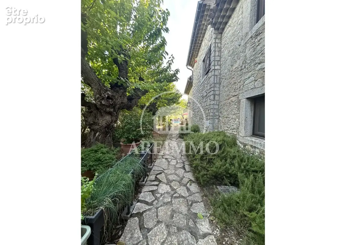 Maison 210 m² à Saint-Hippolyte-Du-Fort  - photo 3