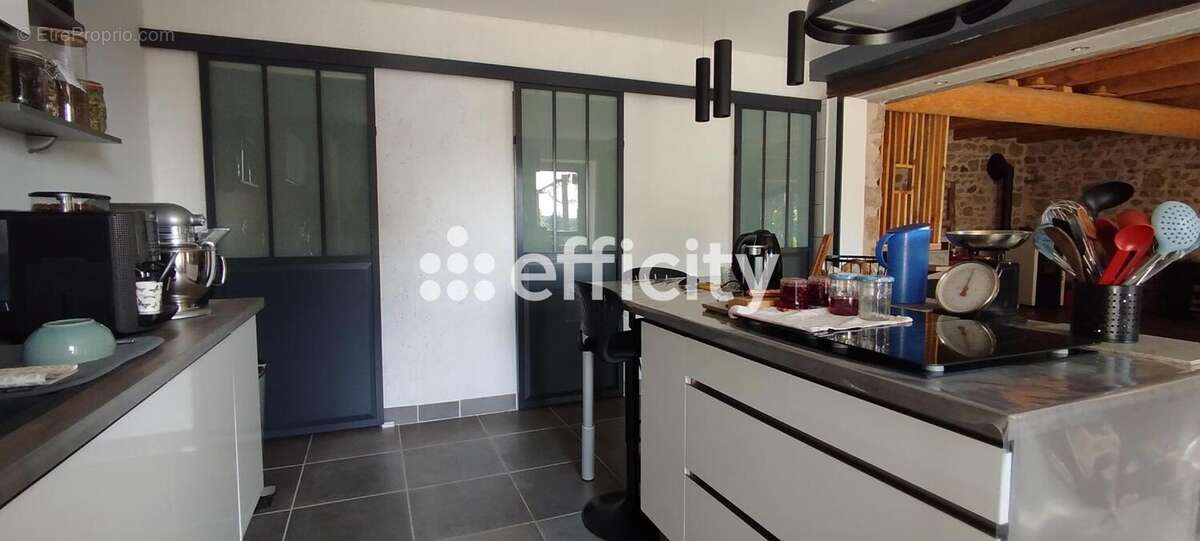 Maison 250 m² à Usson-En-Forez  - photo 9