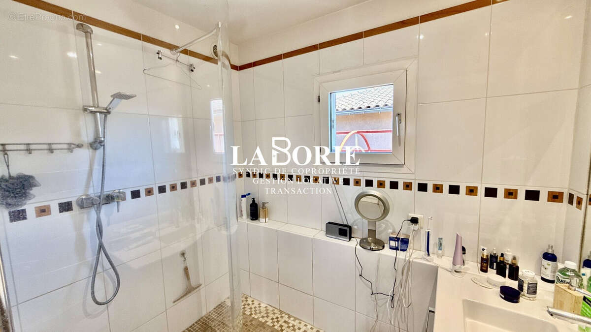 Appartement 70 m² à Villeneuve-Les-Avignon  - photo 4