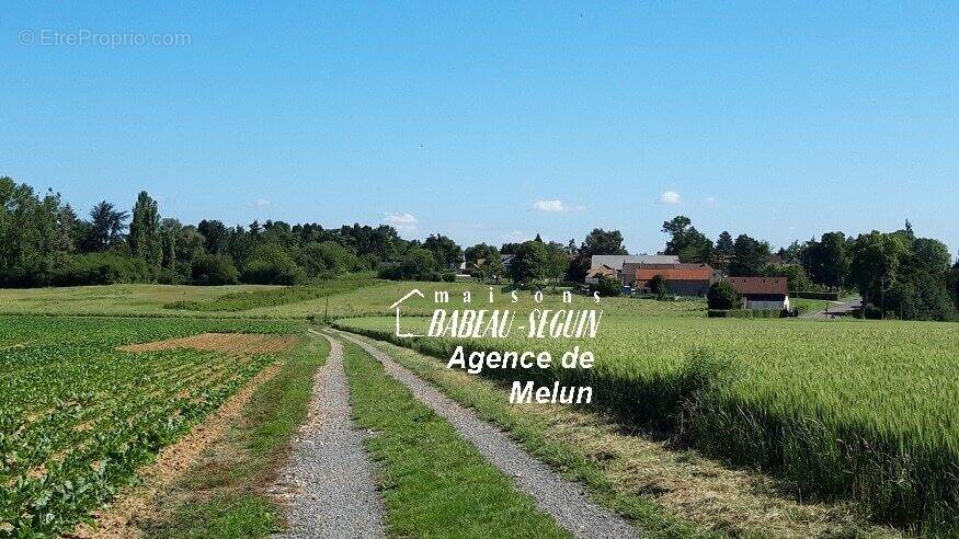 Terrain à BOULLAY-LES-TROUX