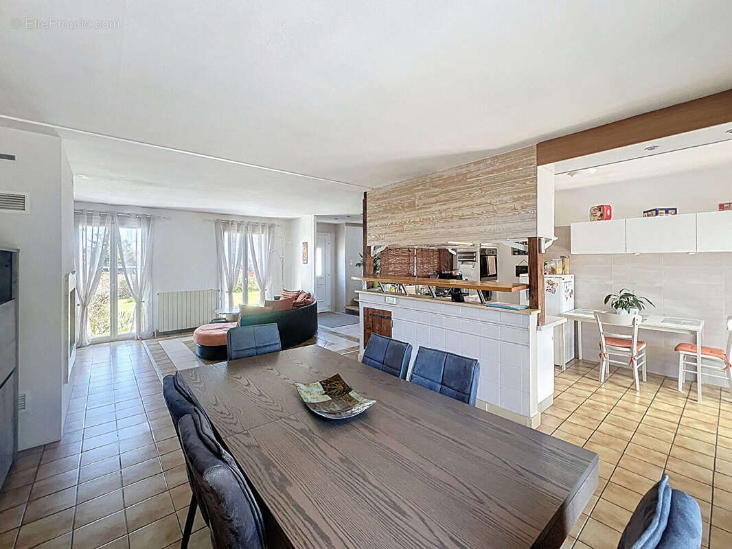 Maison à REZONVILLE