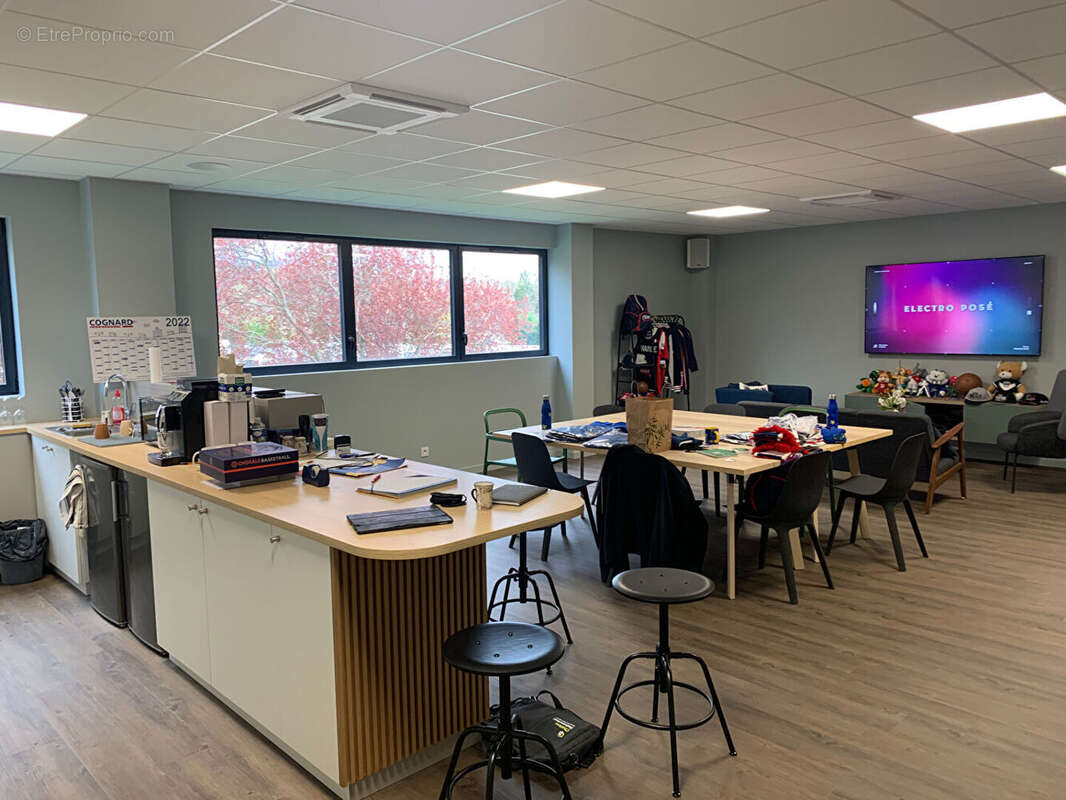 Commerce à LE COTEAU