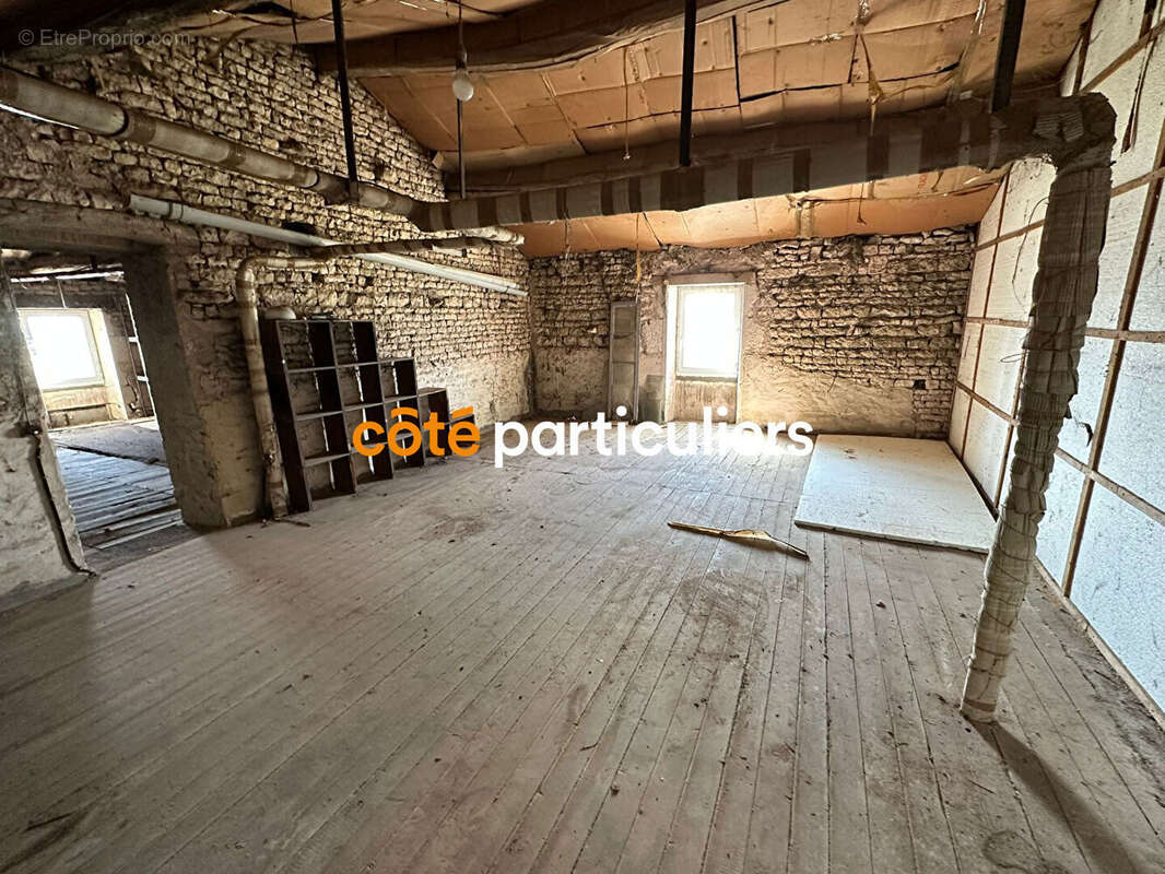 Maison à MOUZEUIL-SAINT-MARTIN