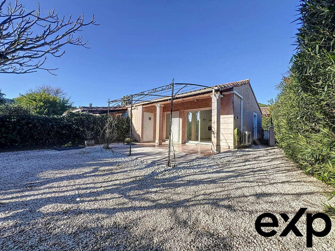 Maison à ROQUEBRUNE-SUR-ARGENS