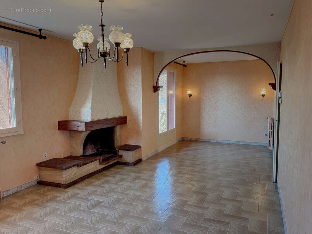 Maison à CASTELNAU-MONTRATIER
