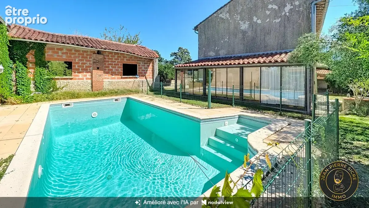 Cintegabelle — Maison de famille de 207 m2 sur trois niveaux, cinq chambres, annexes et piscine, terrain clos - photo 2