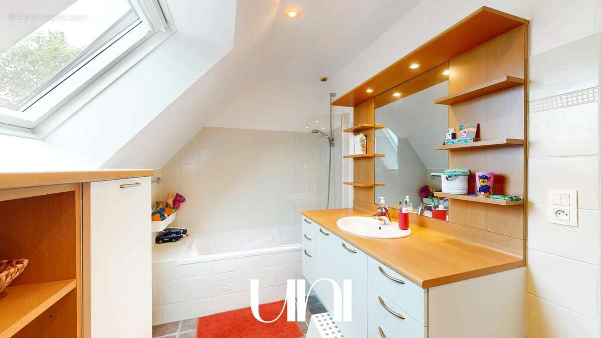 Maison 6 pièces de 210m2 avec double garage - PERIERS-SUR-LE-DAN - photo 18