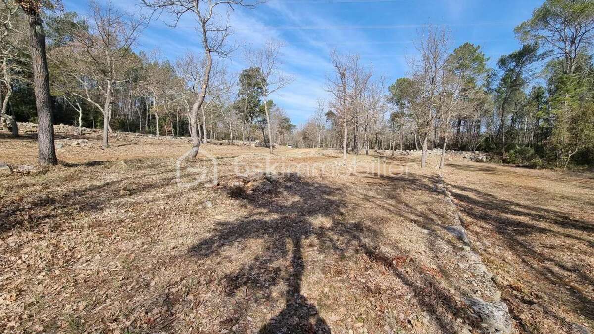 Terrain à LORGUES