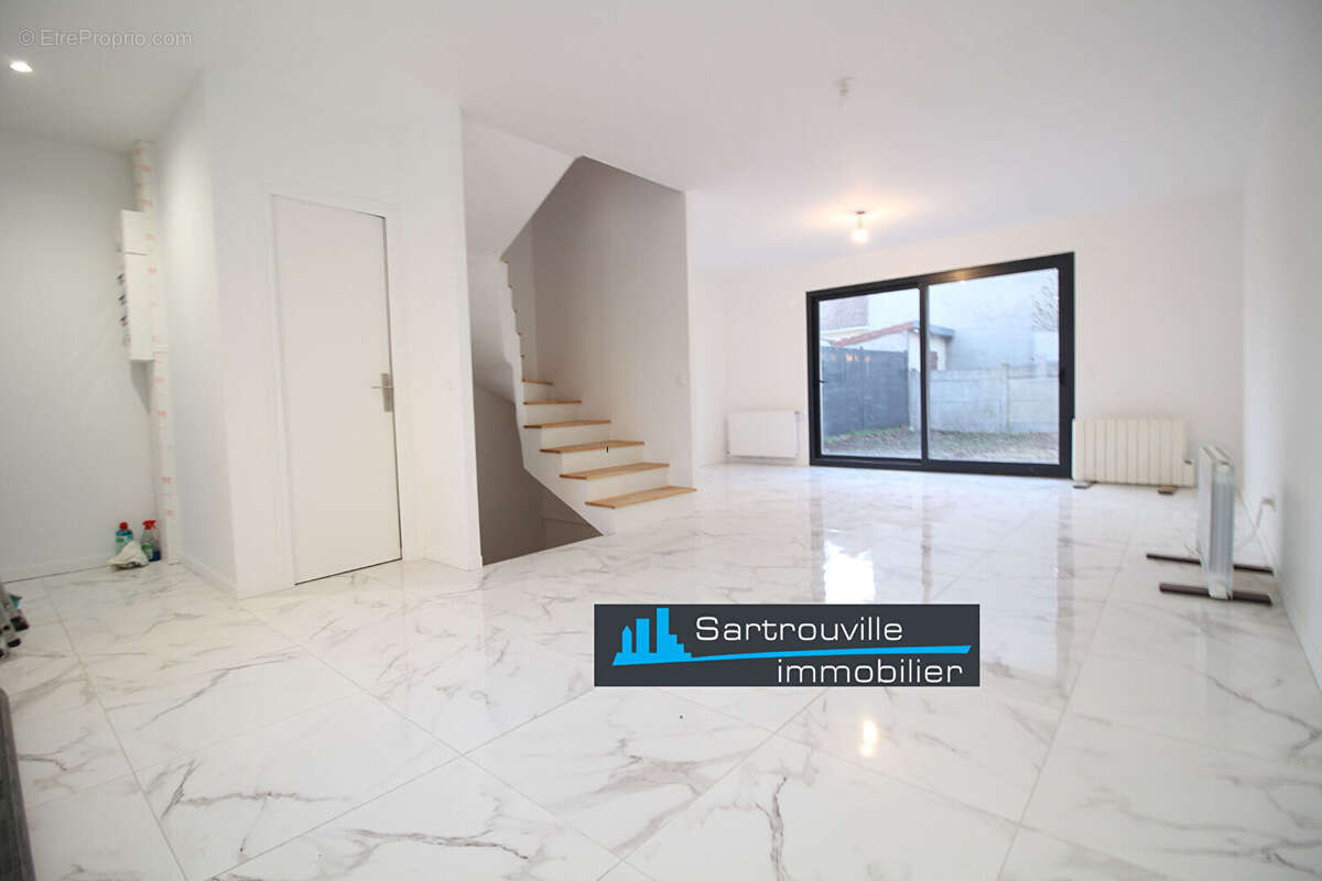 Maison à SARTROUVILLE