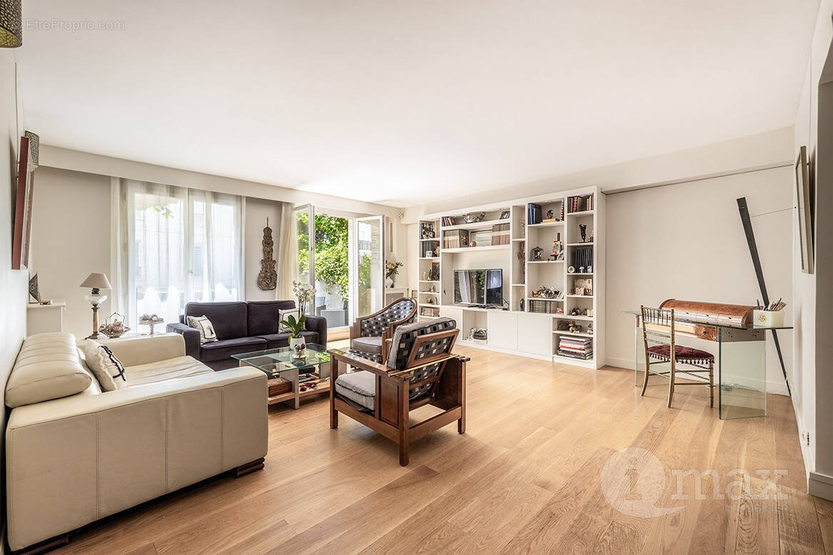 Appartement à COURBEVOIE