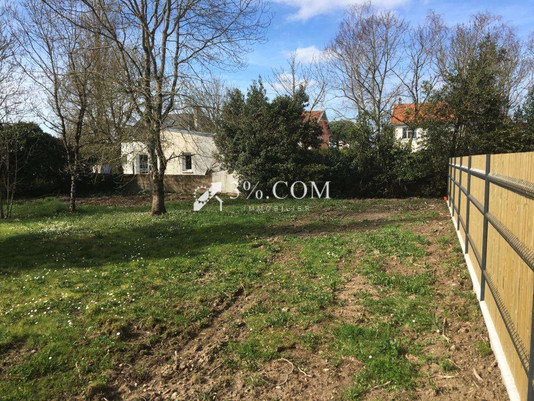 Terrain à BOUGUENAIS