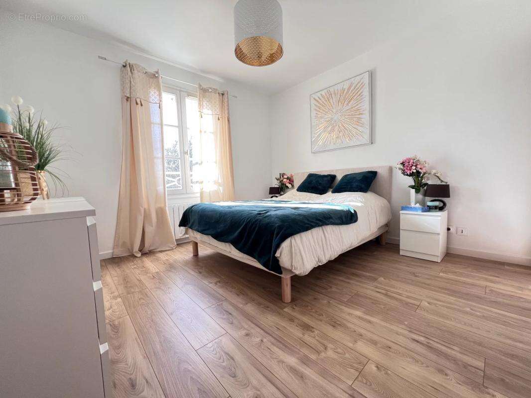 Maison à LES CLAYES-SOUS-BOIS