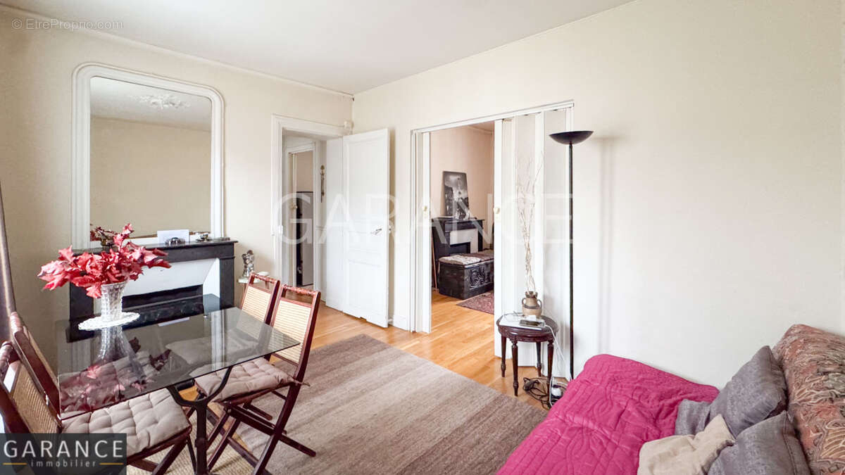 Appartement à PARIS-14E
