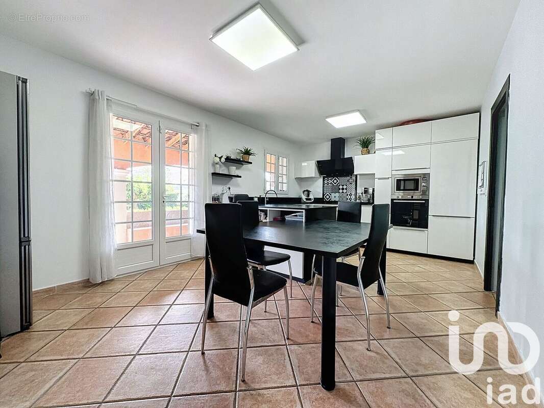 Photo 8 - Maison à ENTRAIGUES-SUR-LA-SORGUE