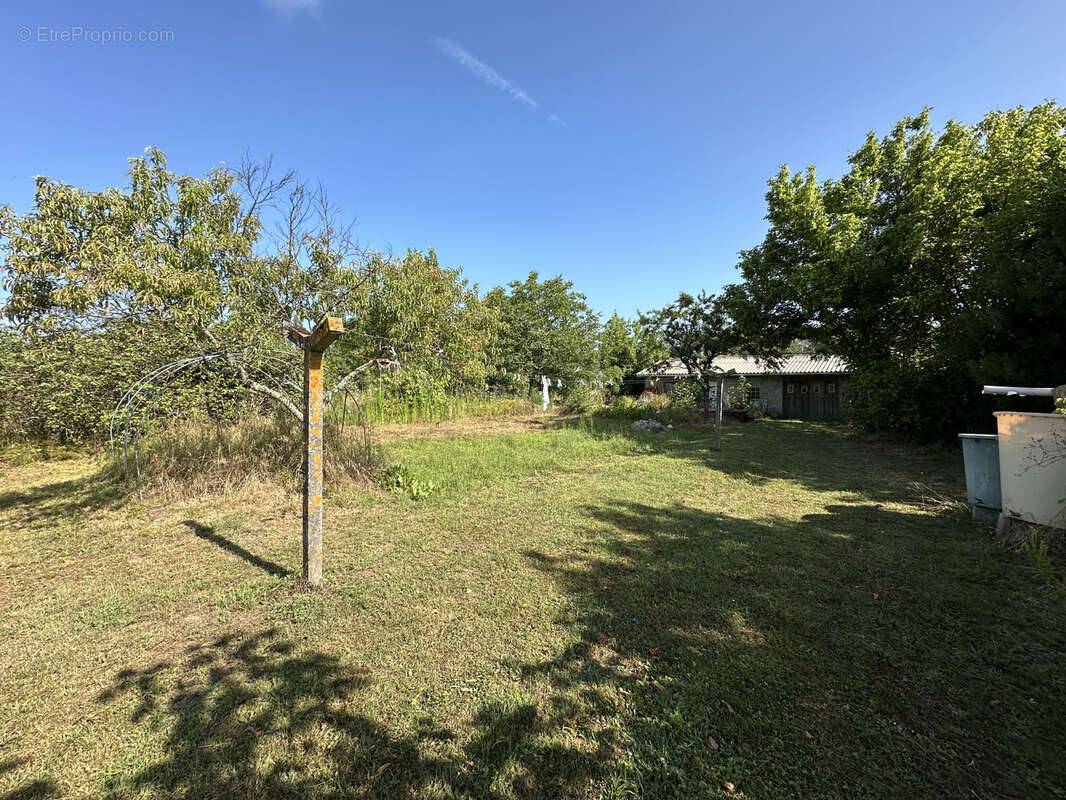 Maison à SAINT-CHRISTOPHE-DE-DOUBLE