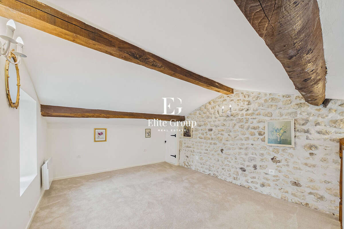 Maison à MONTMOREAU-SAINT-CYBARD