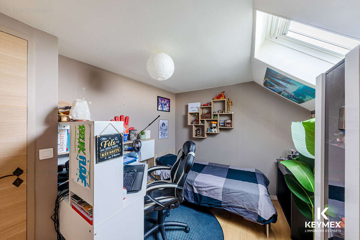 Maison  4 pièces 99 M²  et 110 m² utile ,3 chambres ,cour de 40 M² vue  sur les champs - photo 15