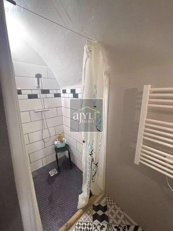Maison de village 200 m² à Alleins - photo 4
