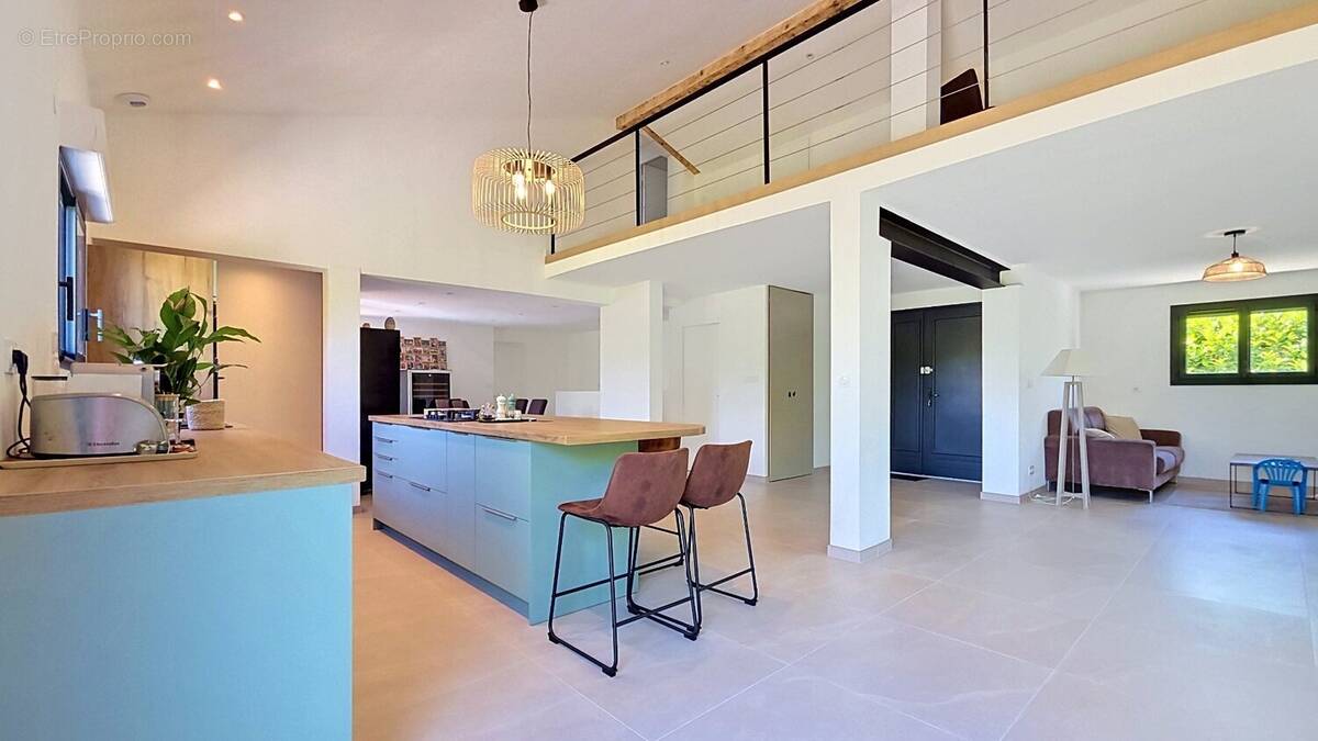 Maison à MONTAGNAC