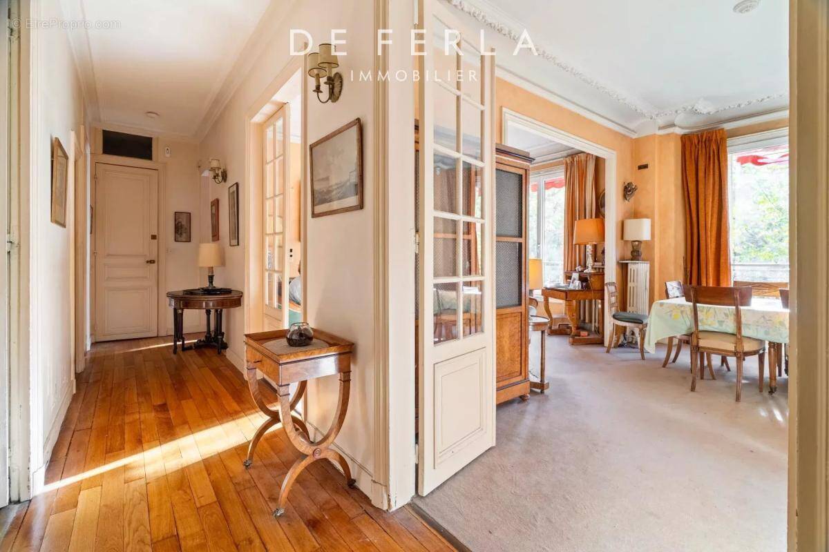 Appartement à PARIS-14E