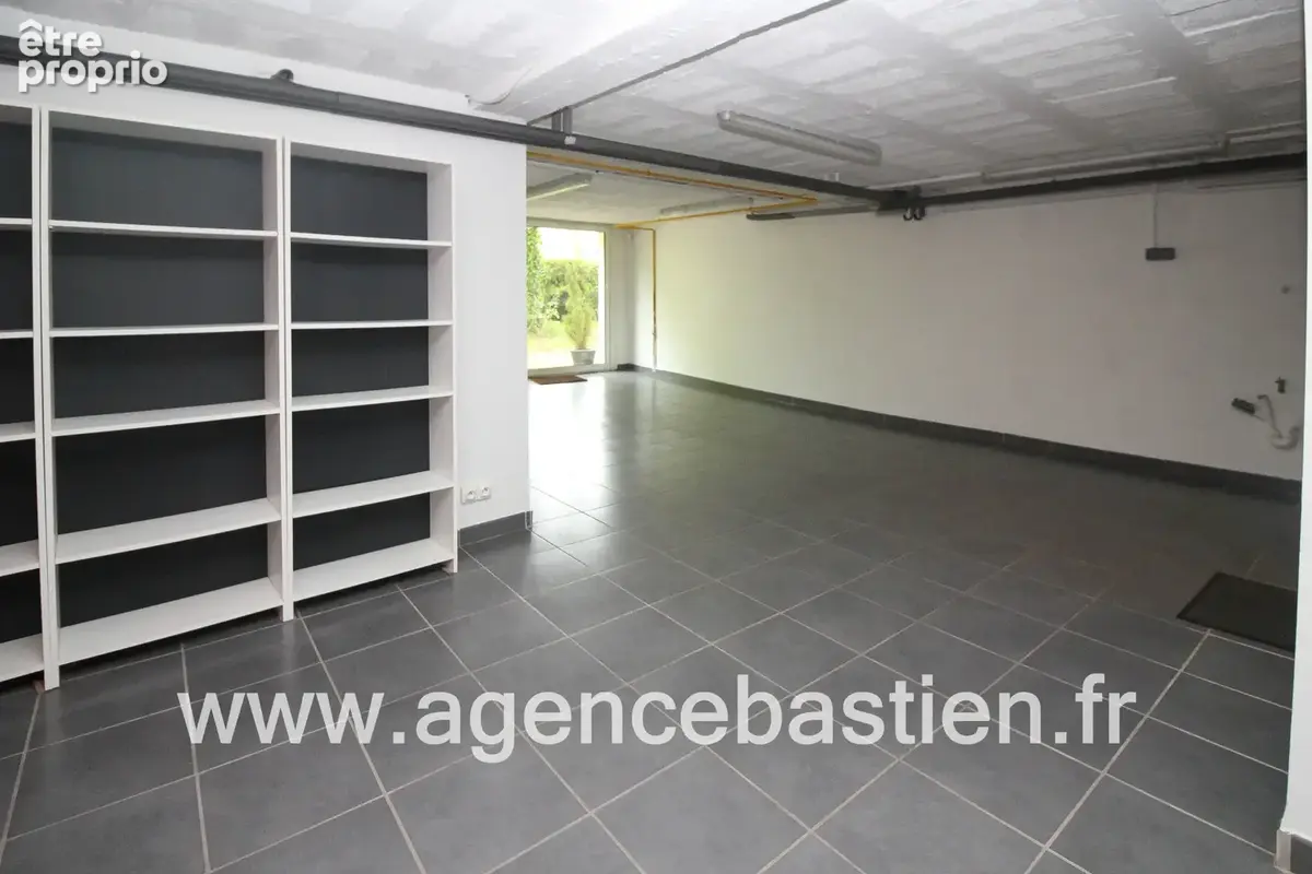 Villa 8 pièces avec 6 chambres sur 2 006 m2 de terrain à Saint-Genis-Pouilly - photo 10