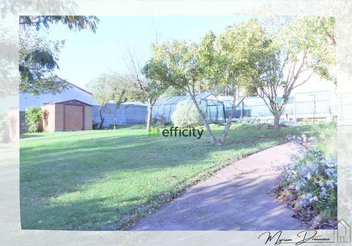 Maison à SAINT-MACAIRE-EN-MAUGES