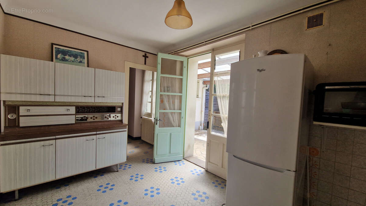 Maison de bourg avec jardin   Fort potentiel d'aménagement ! - photo 4