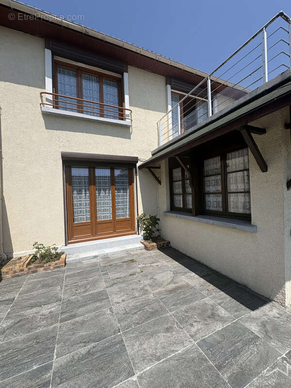 Maison à ISSOU