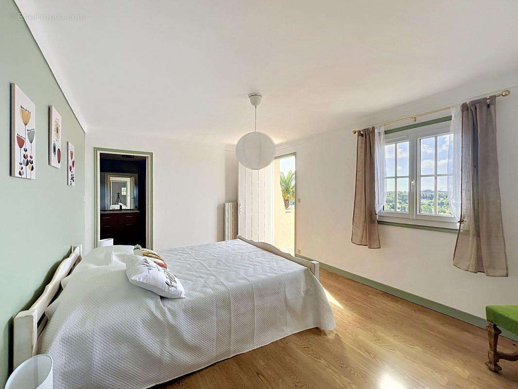 Appartement à MOUGINS