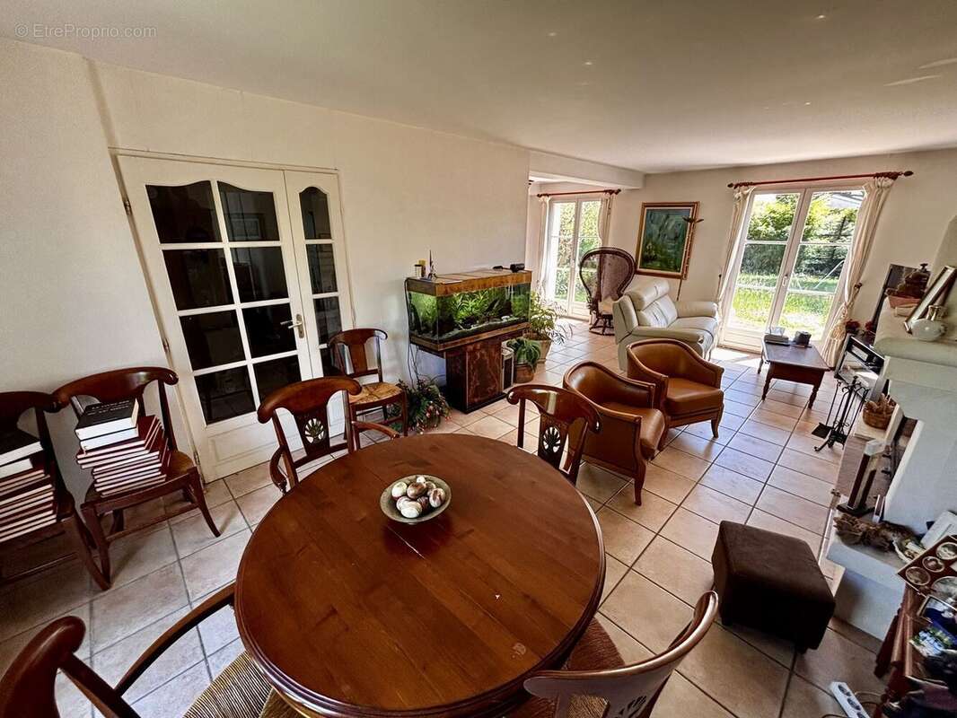 Maison à LA SALVETAT-SAINT-GILLES