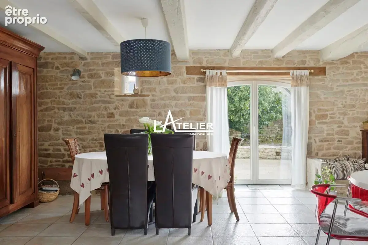 Longère en pierre, grand terrain, annexes et piscine - photo 9