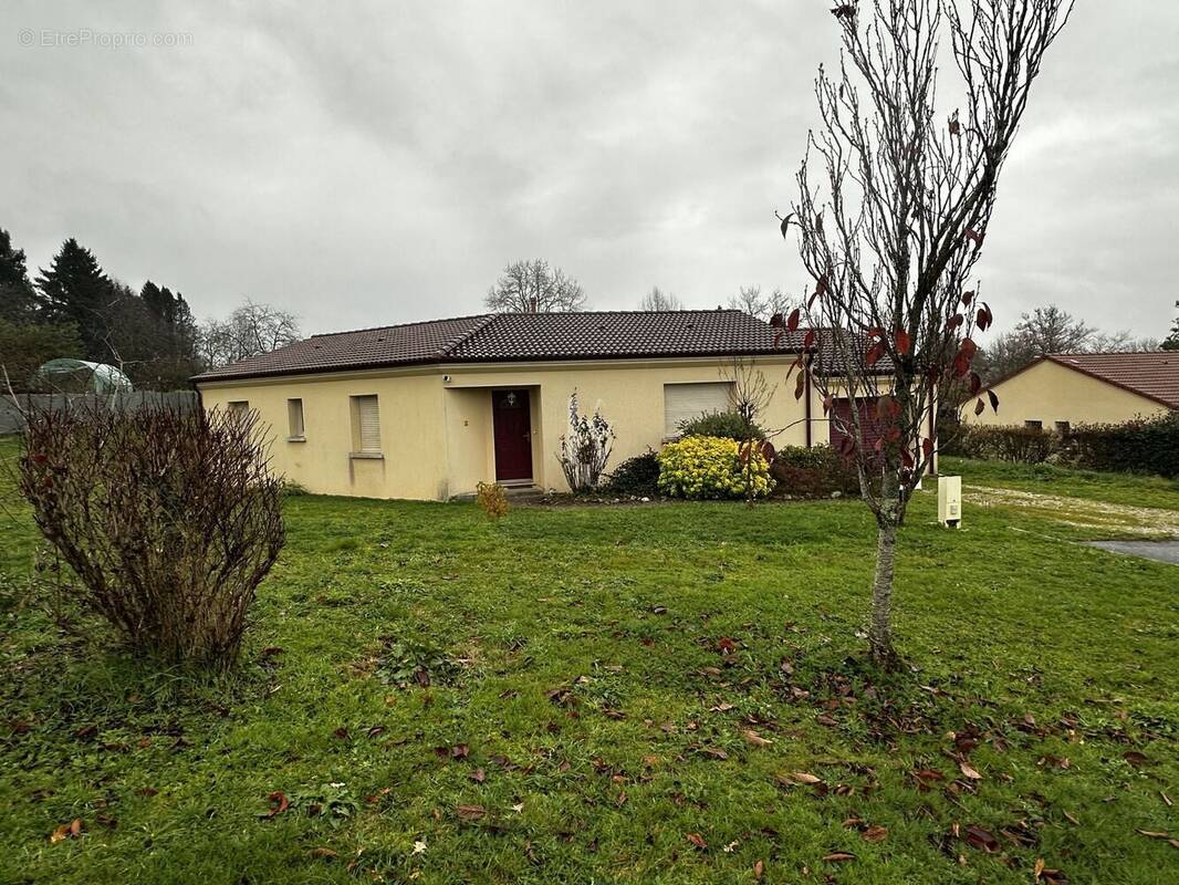 Maison à SAINT-GERMAIN-LES-BELLES