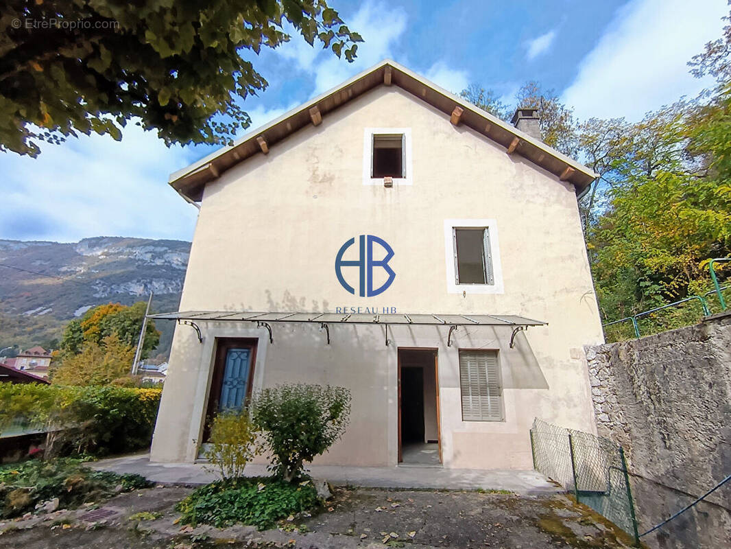 Maison à VIRIEU-LE-GRAND