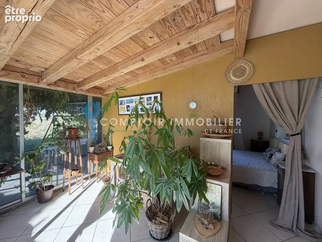 A VENDRE - NIMES - SECTEUR CHU CAREMEAU - MAISON 6 Pieces 136 m2 avec jardin arbore, véranda et dépendance - photo 5