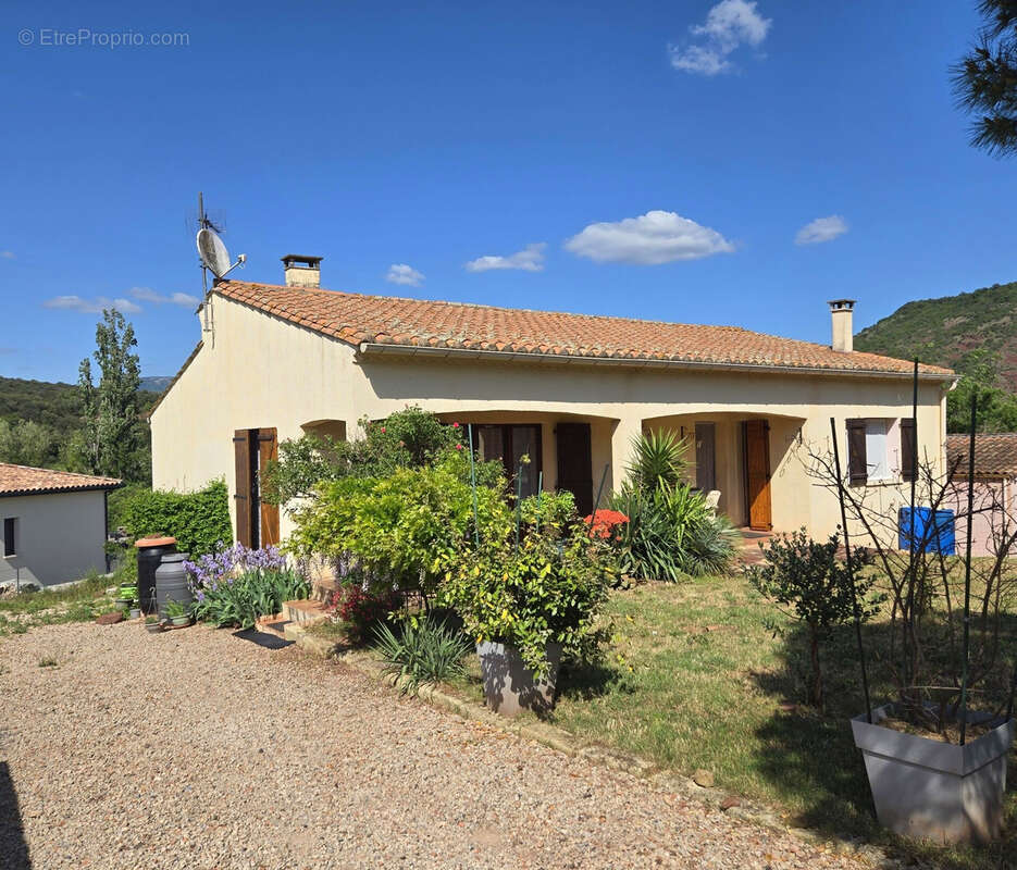 A vendre villa 4 chambres terrain 1500 m2 - photo 3