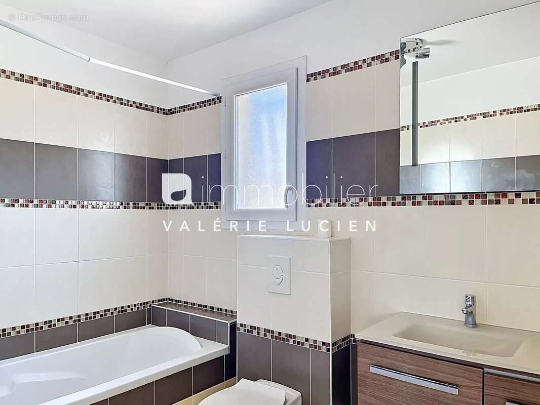 Maison lumineuse avec piscine et terrasse - photo 9