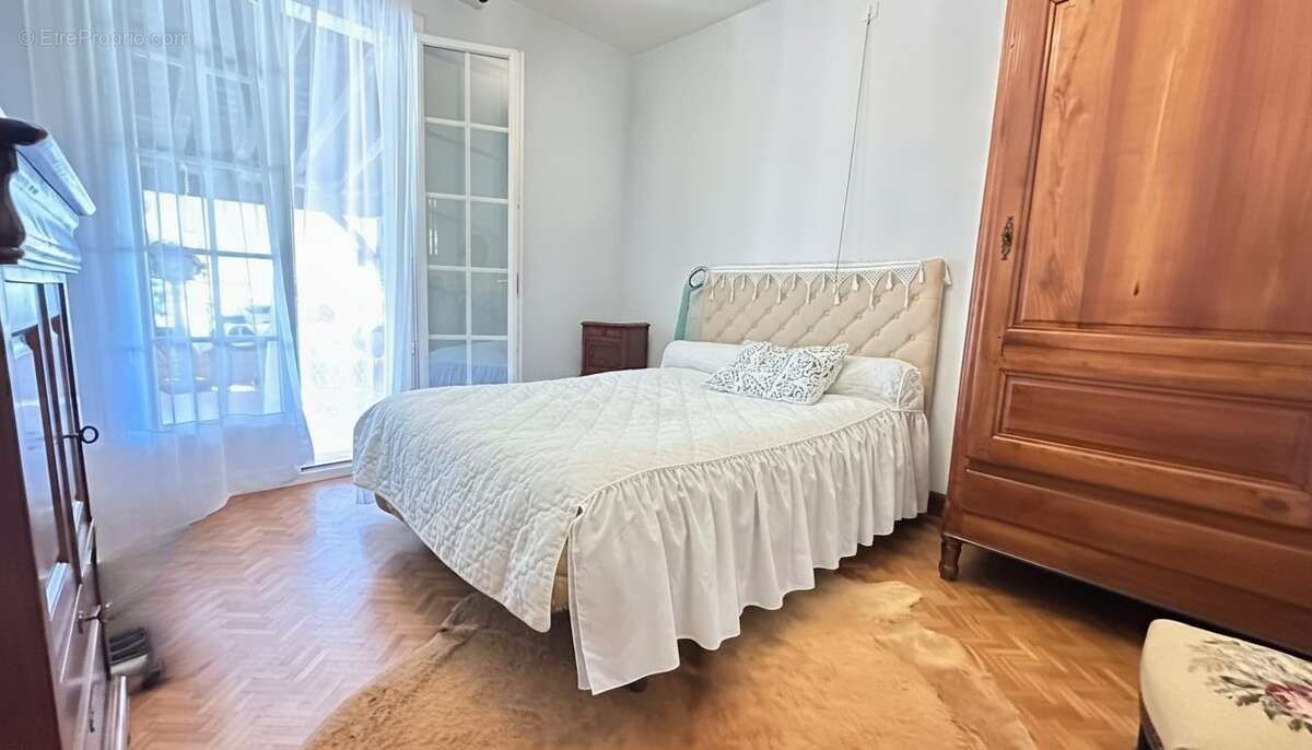 chambre rdc maison principale accès véranda - Maison à CALES