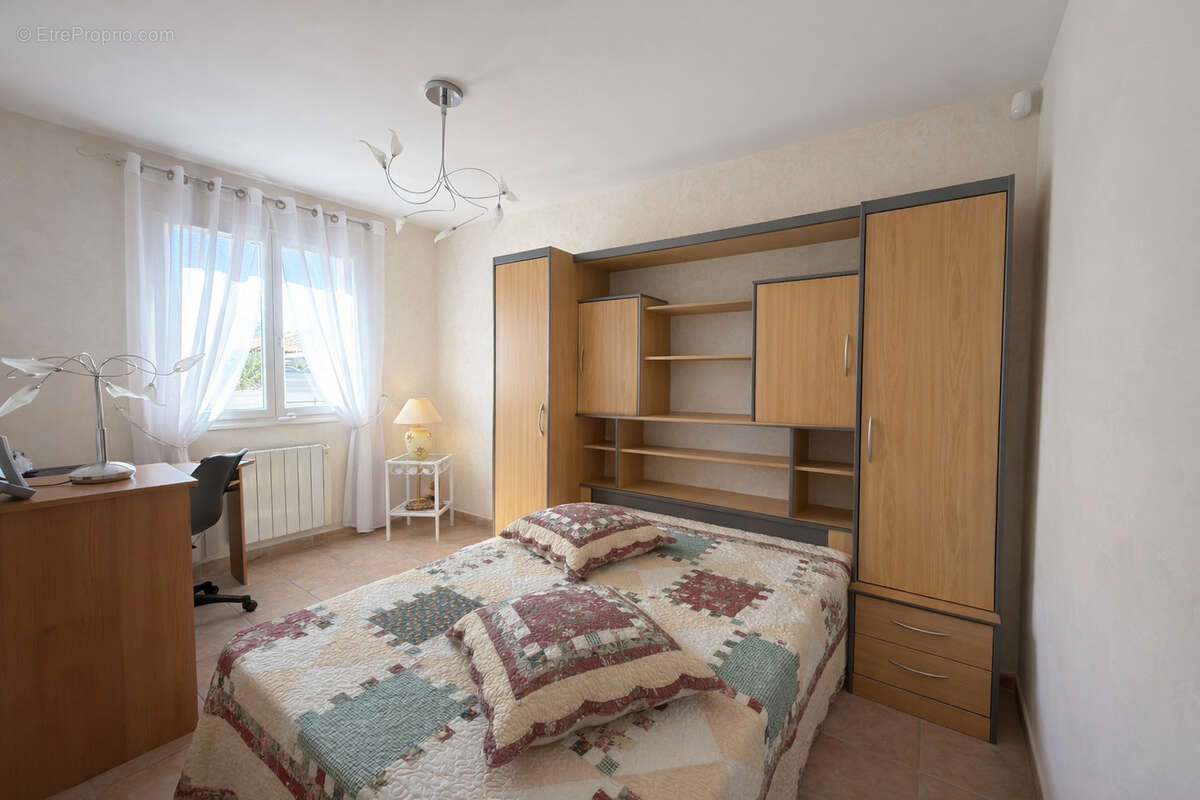 Maison à SAINT-LAURENT-DE-LA-SALANQUE