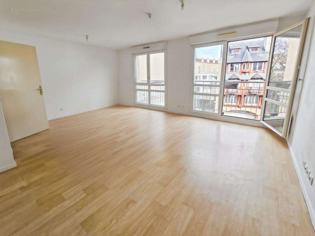 Appartement à CORBEIL-ESSONNES