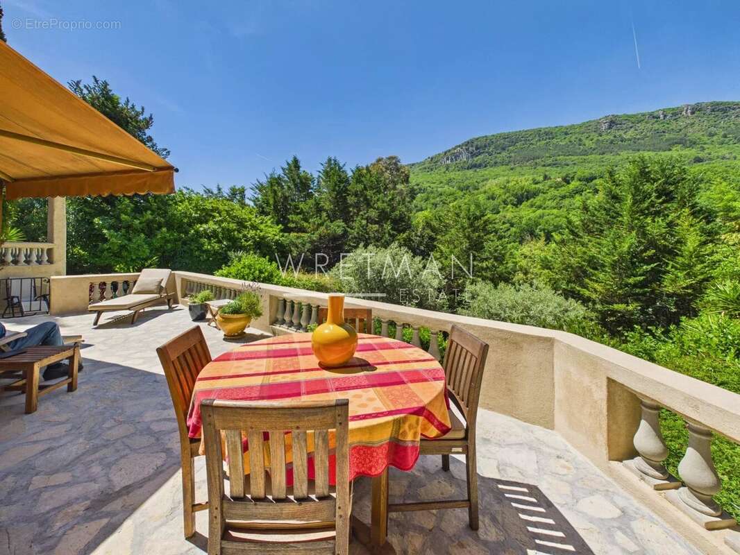 Maison à TOURRETTES-SUR-LOUP