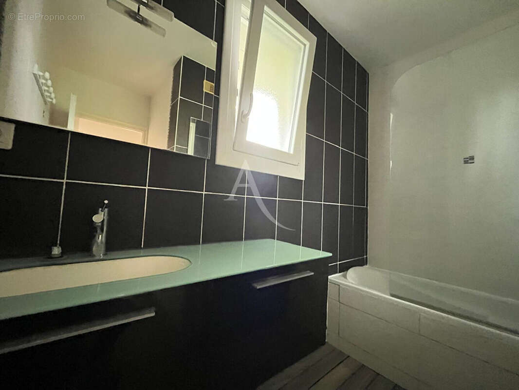 A VENDRE - EXCLUSIVITE - CHALLANS - Appartement - proximite grande surface - 3 pièces - 68 m² - photo 6
