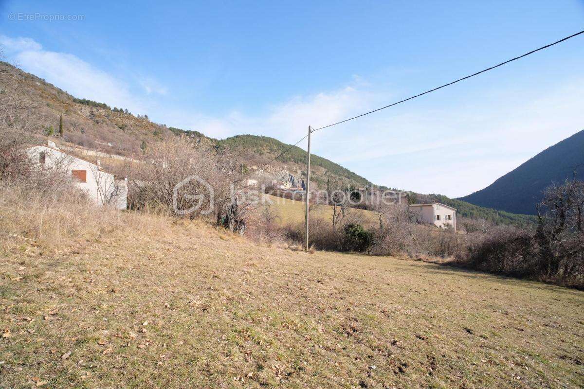 Terrain constructible 1305 m2 exposition plein sud et vue montagne - photo 4
