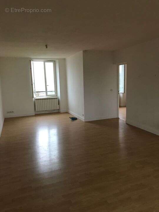 Appartement à LA CHAPELLE-MOUTILS
