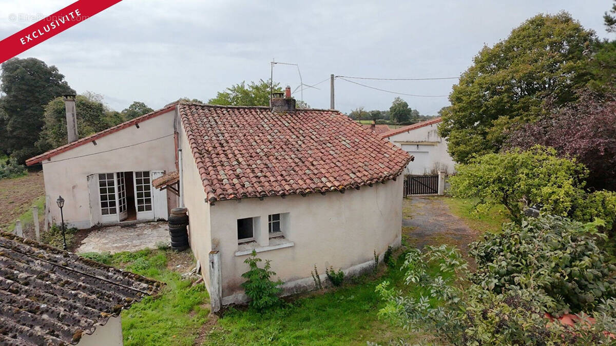 Maison à LA CHAPELLE-BATON