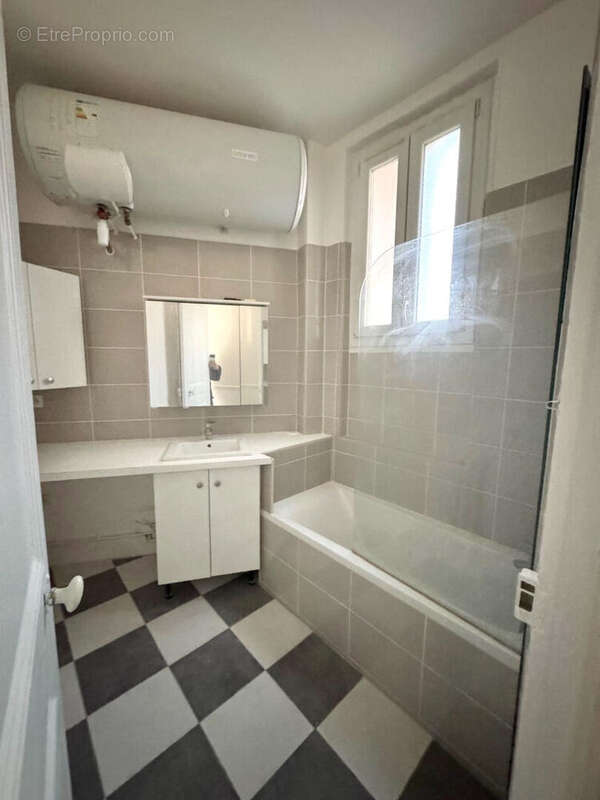 Appartement à COURBEVOIE