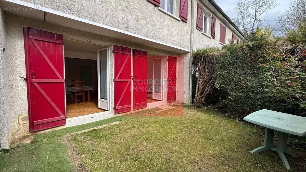 Maison à LE MESNIL-SAINT-DENIS