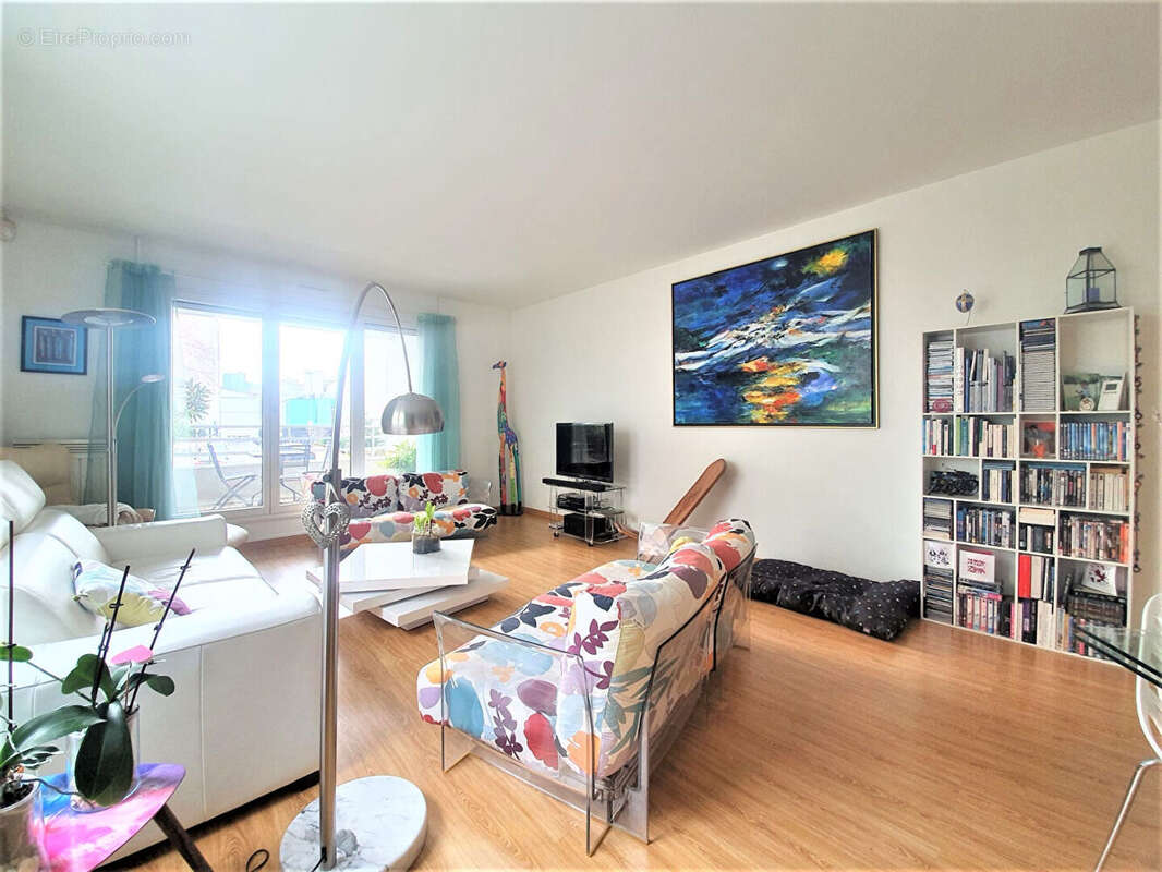 Appartement à COURBEVOIE