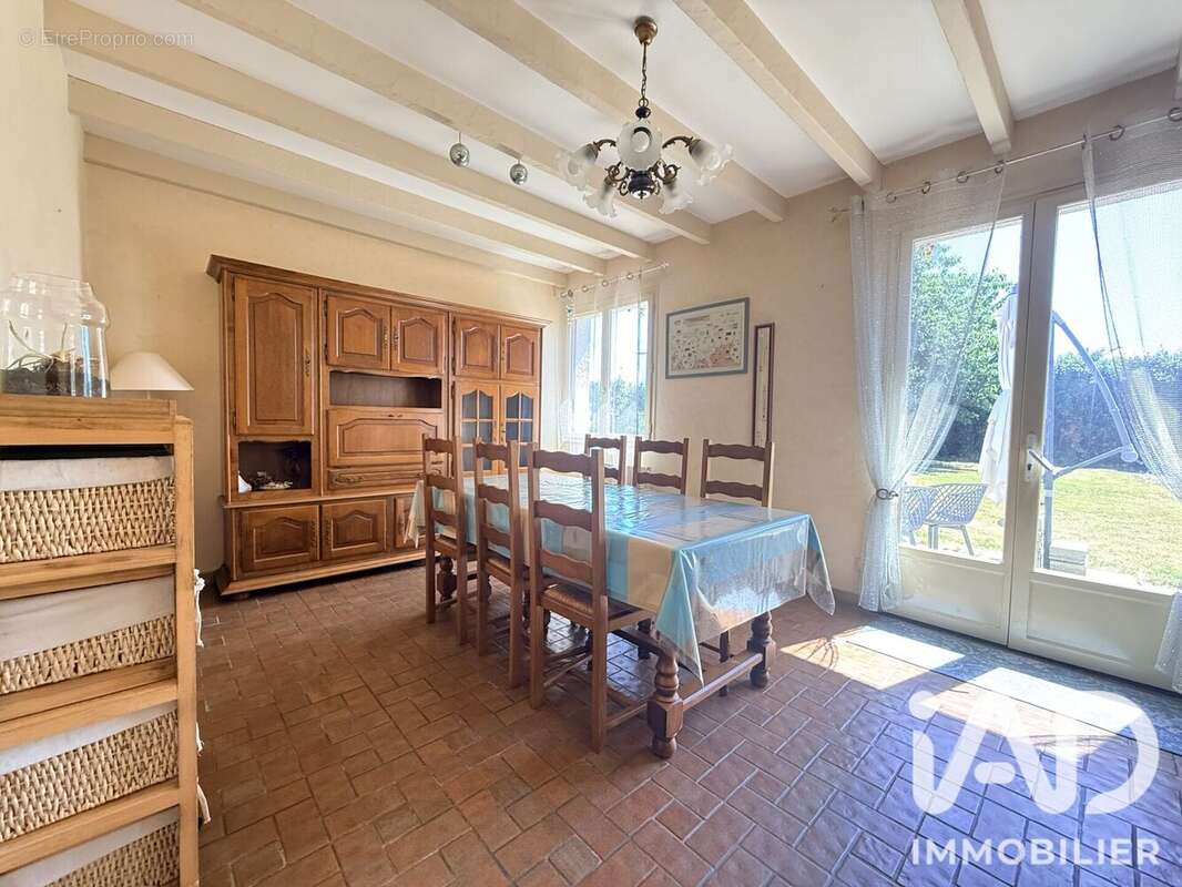 Maison 92 m² à Juilley  - photo 7