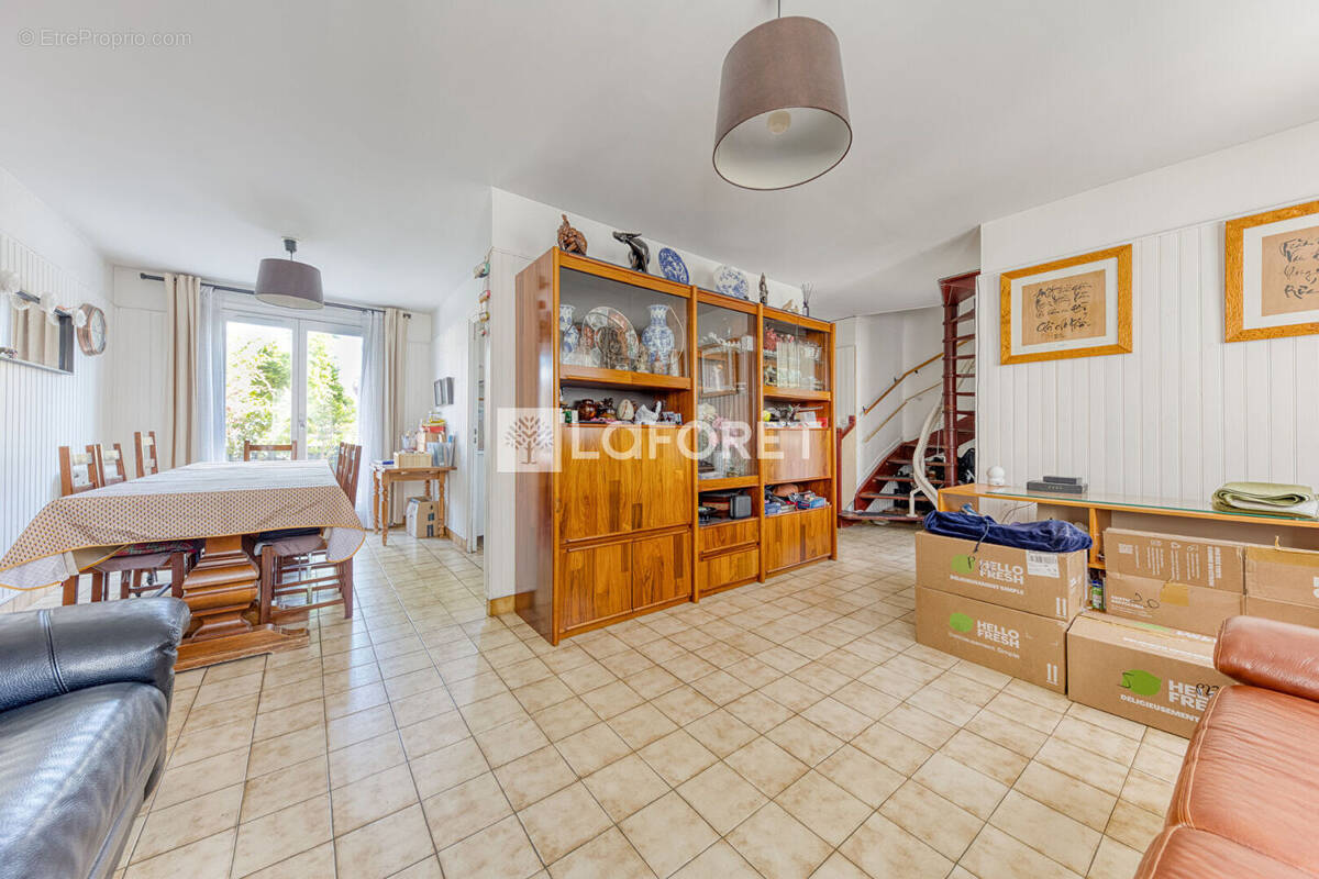 Appartement à EMERAINVILLE